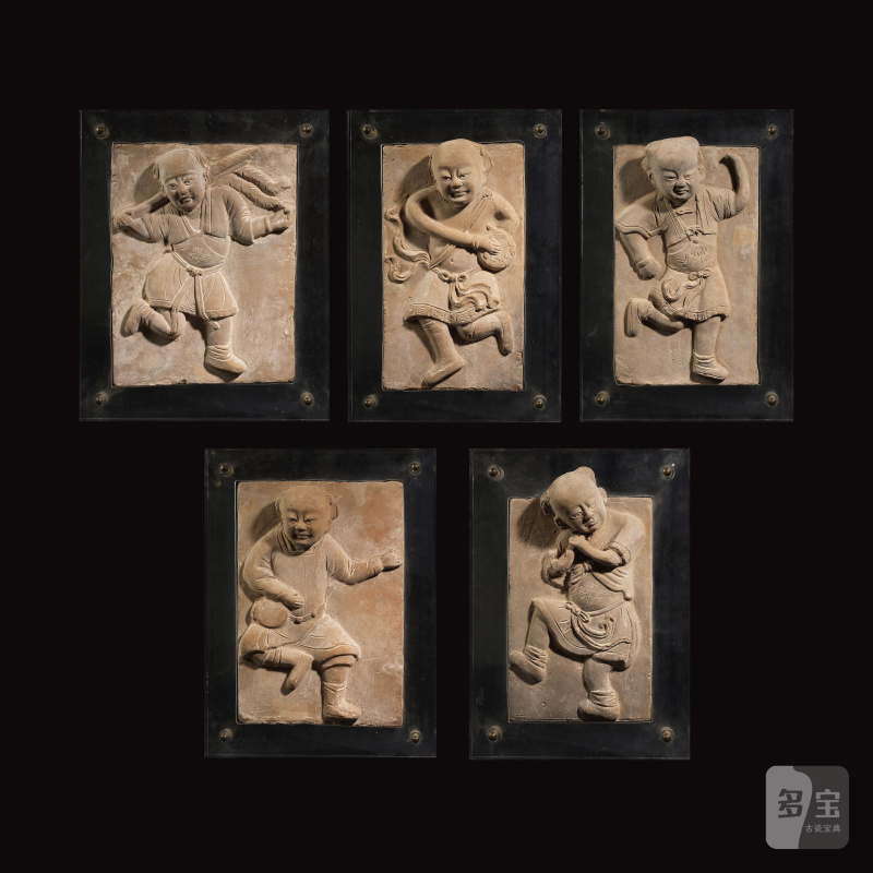 金 陶磚 一組五件 | ENSEMBLE DE CINQ PLAQUES EN TERRE CUITE - 图7